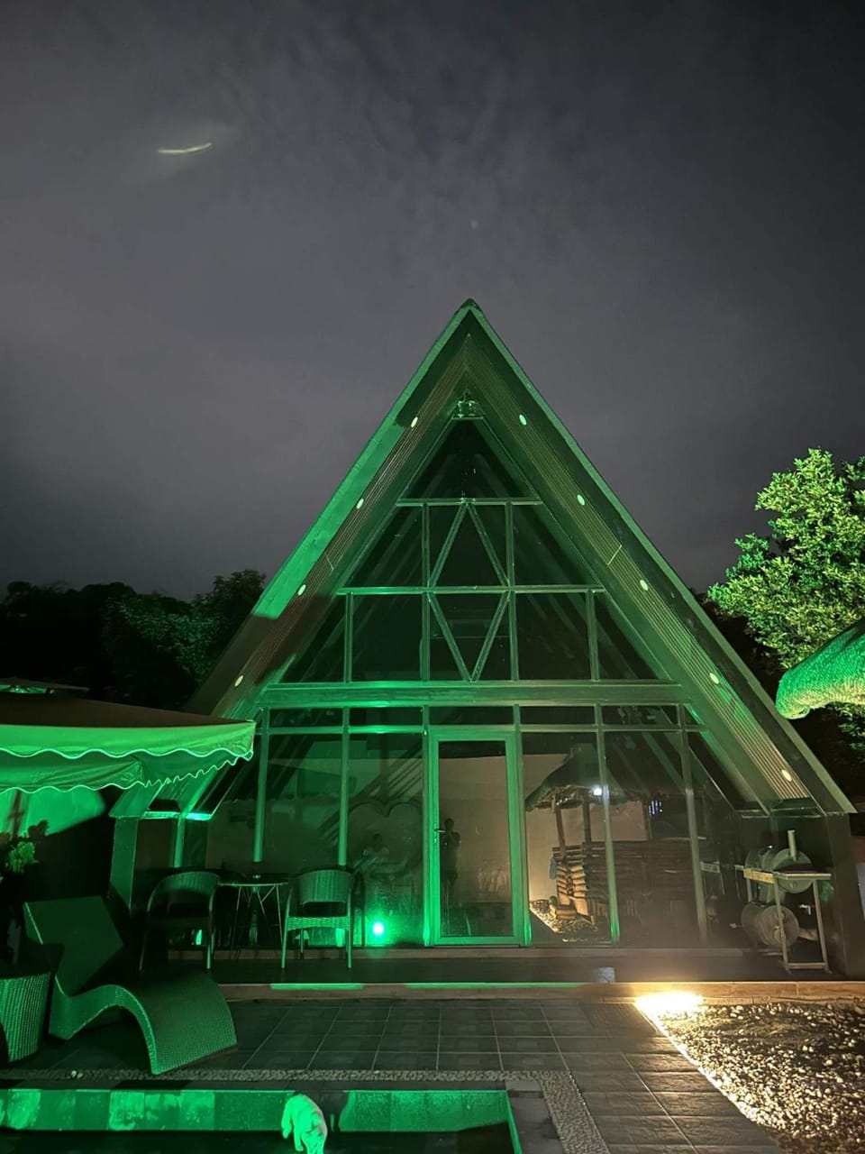 Modern A-Frame Cabin Staycation with Pool, Jacuzzi Resort in Calabarzon