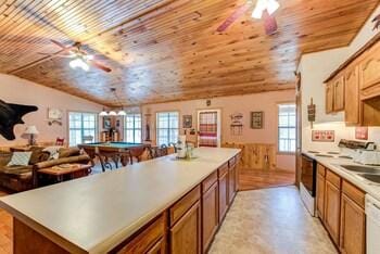 Willow Creek Hotel in Sevier County