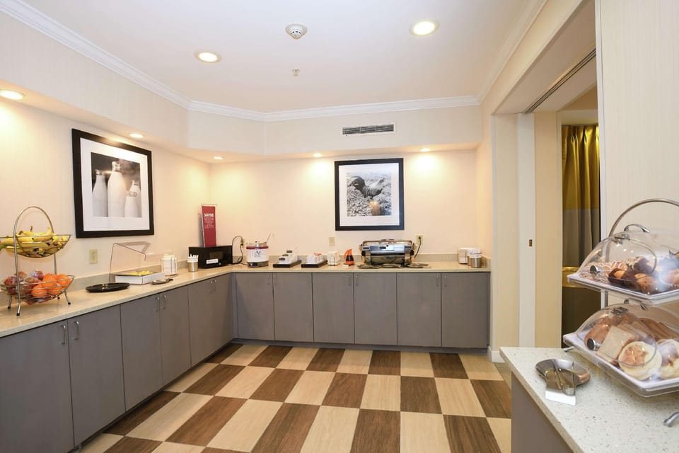 Hampton Inn Jacksonville East Regency Square Hotel in Jacksonville