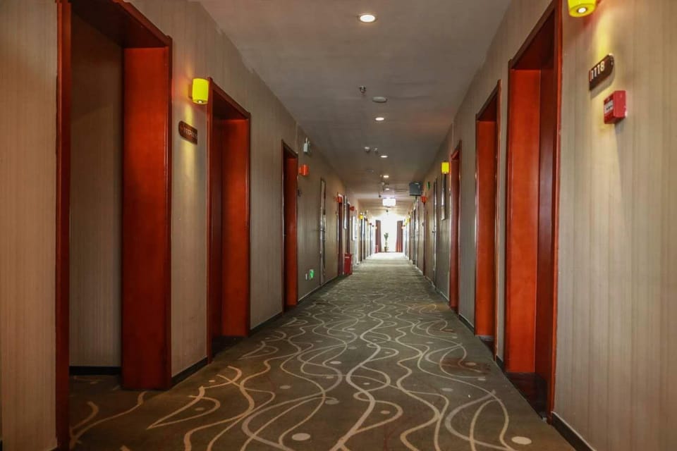 Donghong Hotel Cooperation Hotel in Qinghai