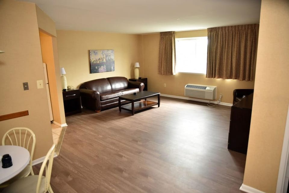 Swan Motel Hotel in Linden