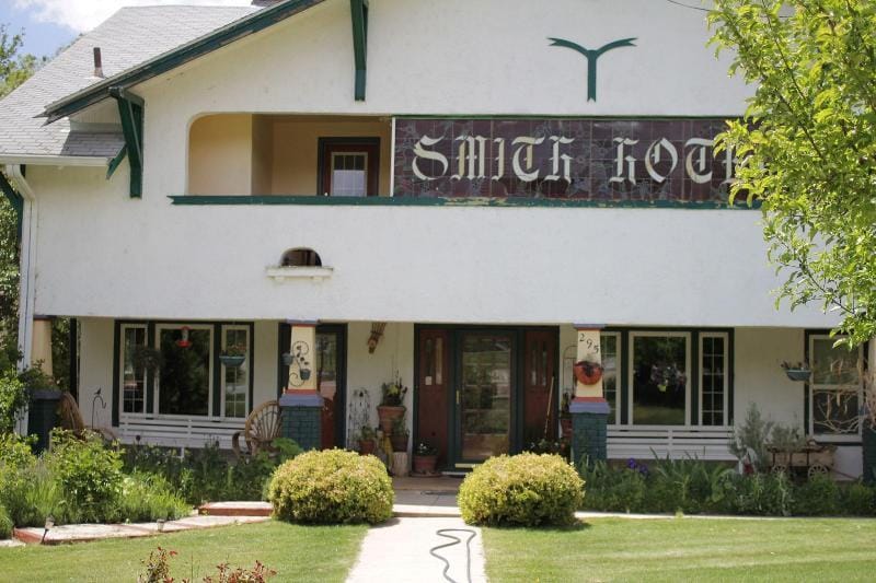 Historic Smith Hotel B&B Hotel in Glendale