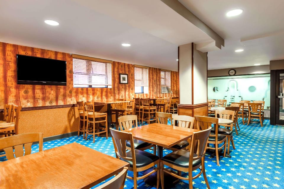 Ramada by Wyndham Jersey City Hotel in Jersey City