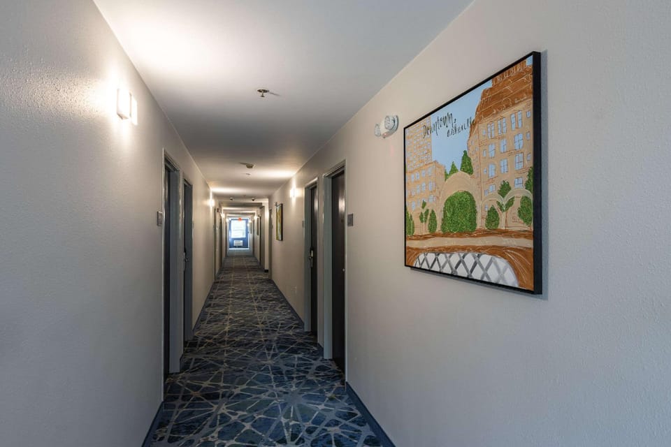 Rodeway Inn & Suites near Outlet Mall - Asheville Hotel in Asheville