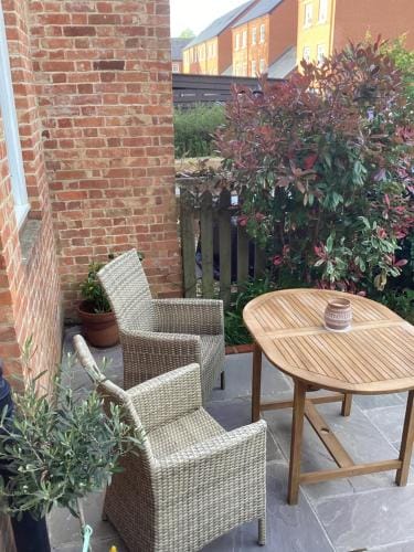 Lovely Bed and Breakfast in Chichester nr Festival Theatre City Centre and Goodwood Top Floor Spacio Hotel in Chichester