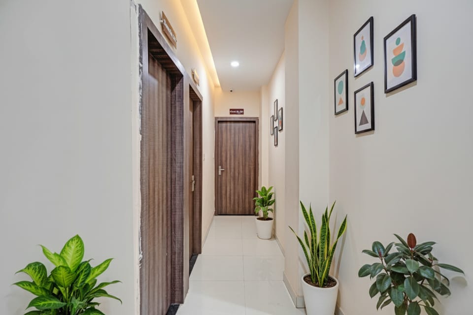 FabHotel Paras Palace - Sant haridas railway station Hotel in India
