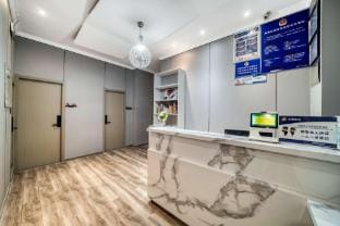 Hangzhou Lakeside Hostel  - West Lake Broken Bridge Canxue Branch Hotel in Hangzhou
