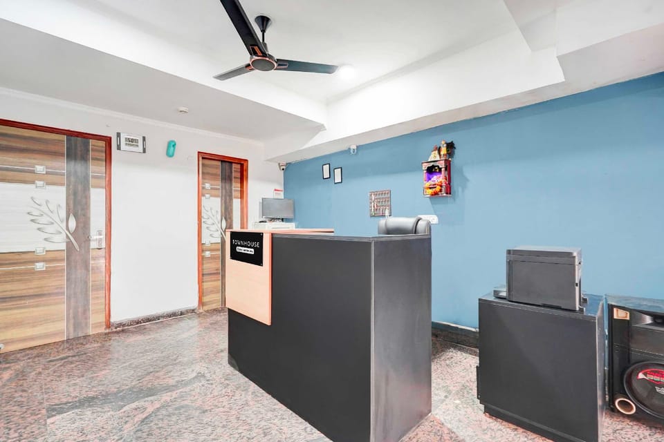 Townhouse Noida Sector 16 Metro Station Hotel in Noida