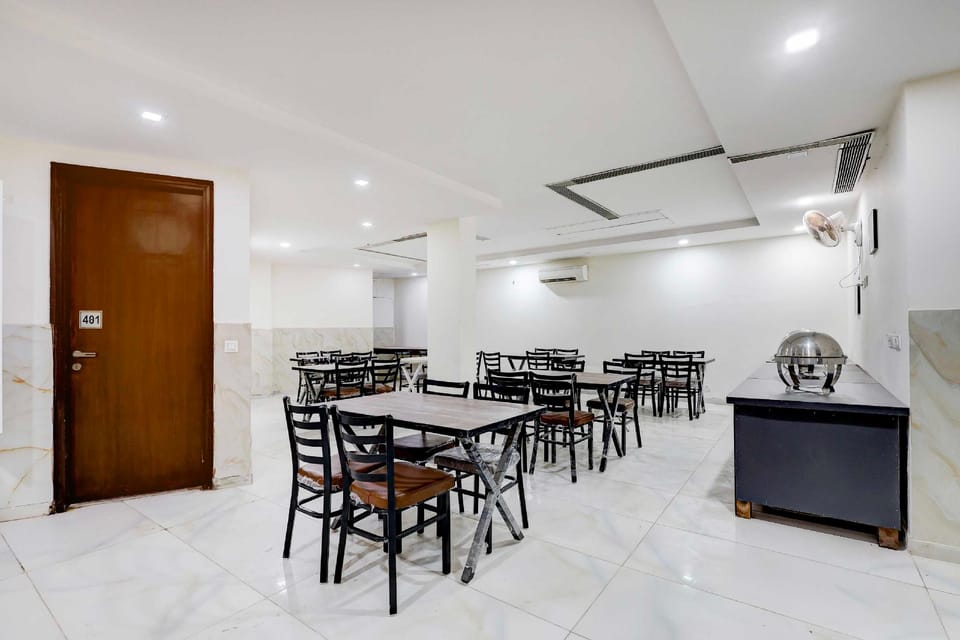 Townhouse Oak T Block Sector 24 Hotel in Gurugram