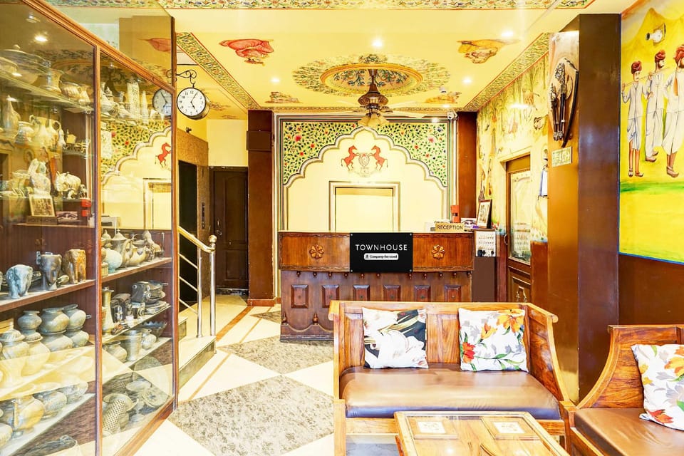 Townhouse Gangapole Amer Road Hotel in Jaipur