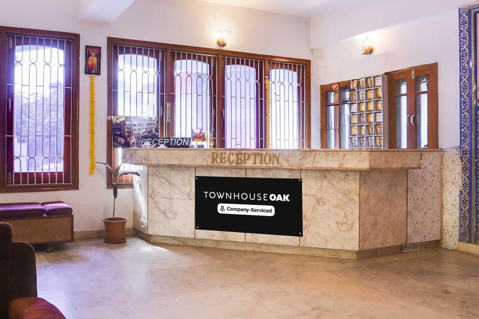Townhouse Oak Udaipur City Palace Hotel in Udaipur