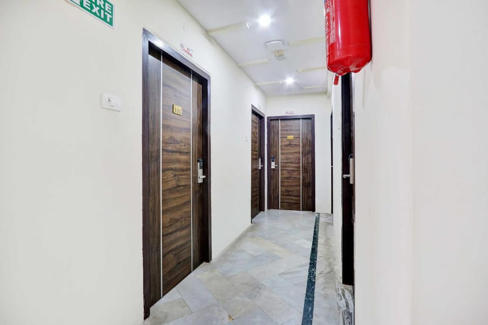 Collection O MVP Double Road Hotel in Lucknow