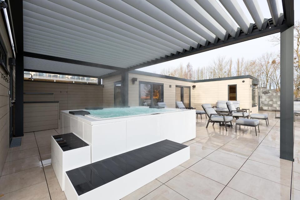 Hot tub