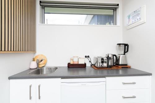 Pineapple Palace Studio Hotel in Raglan