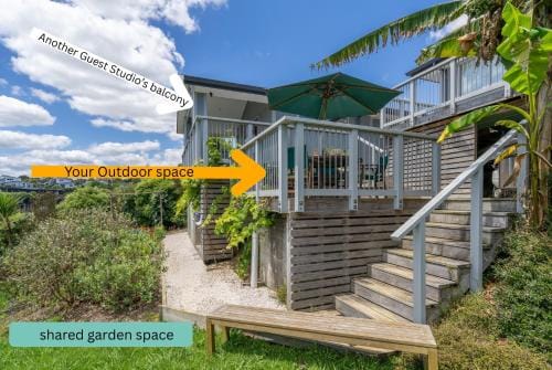 Pineapple Palace Studio Hotel in Raglan