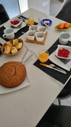 Les Moineaux de Crussol Hotel in Valence