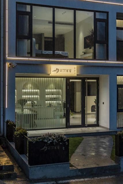 Anji Yuchuan Stream Tracing Swimming Pool Mountain View Villa Hotel in Hangzhou