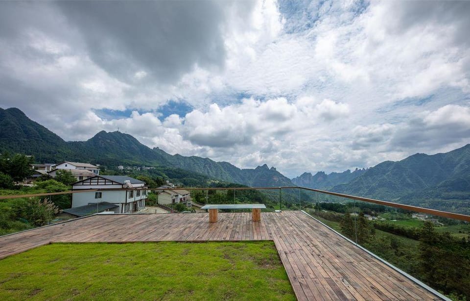 FLOWERS VALLEY Hotel in Hubei