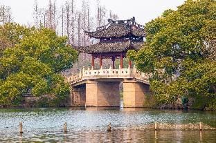 Tea and Tobacco Qingwu | Guijing Yimeng Garden View Poetic Bed and Breakfast Hotel in Hangzhou
