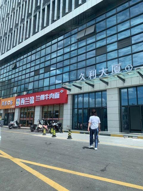 Rose's Story Cinema Apartment (Nanjing Zhongcai Logistics Store) Hotel in Nanjing