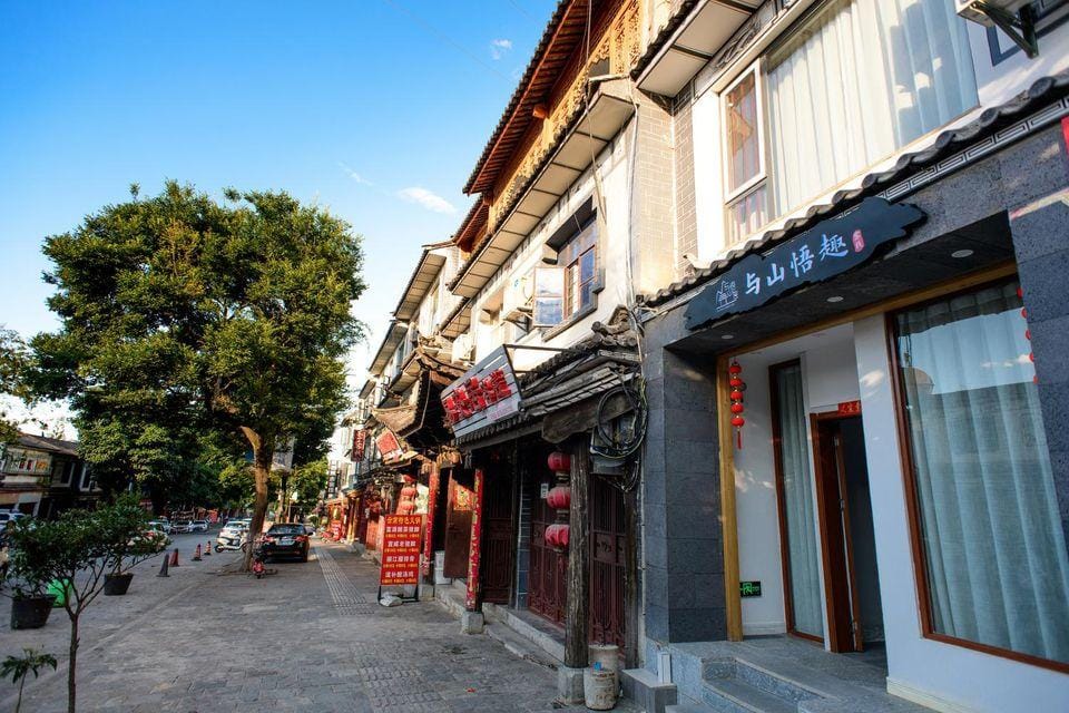 Dali and Shanwuqu Inn Hotel in China