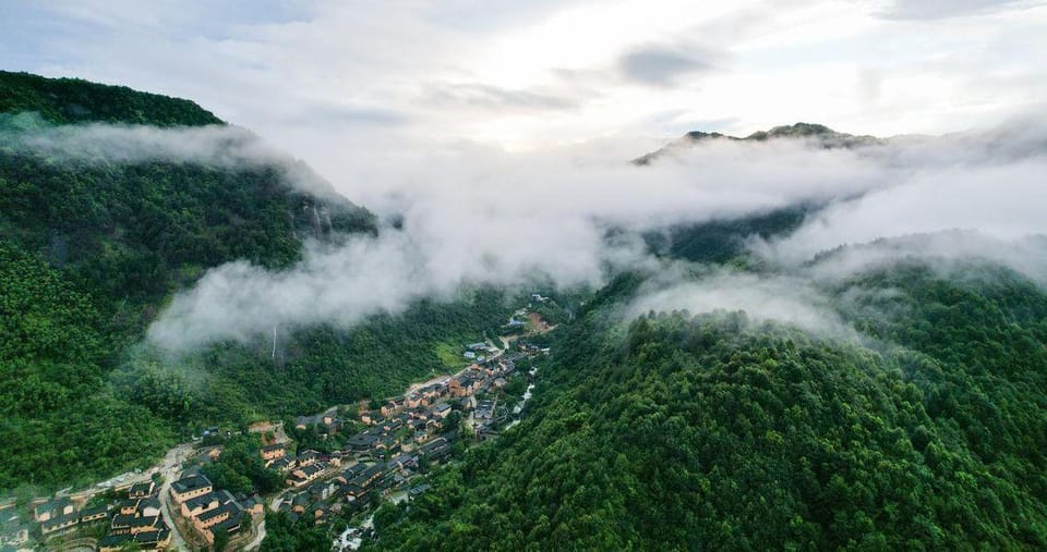 Mt Cloud by the Mountain, Wind Valley Boxin Cloud House Hotel in China