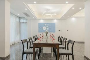 Yunshang Grassland·Anji Jiyi Starry Sky Pool Linxi Hot Spring Holiday Home Hotel in Hangzhou