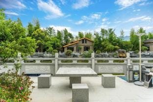 Mortal Habitat Private Hot Spring Garden Parent-Child Vacation Homestay Hotel in Hangzhou