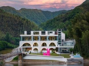 Under the Moon Inn (Jingxian Yueliangwan Scenic Area Store) Hotel in Zhejiang