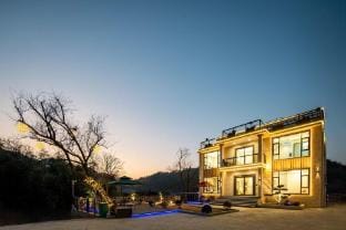 YUHAN Mountain Wild Starry Sky Swimming Pool Resort Villa (Tianmu Mountain Drifting Store) Hotel in Hangzhou