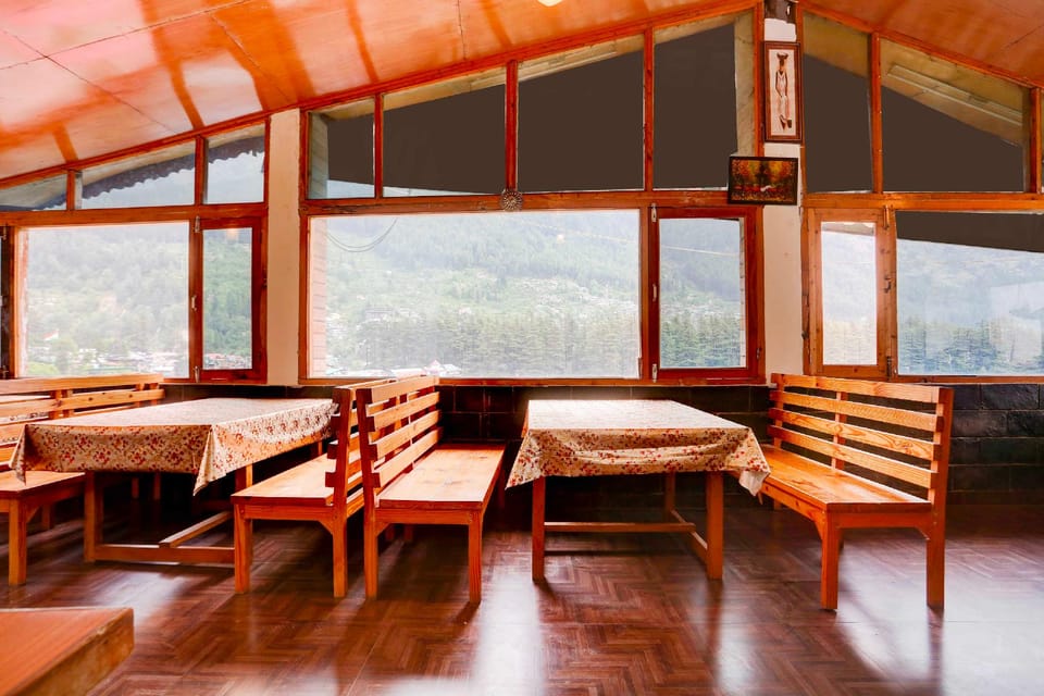 Hotel O Model Town Mall Road Hotel in Manali