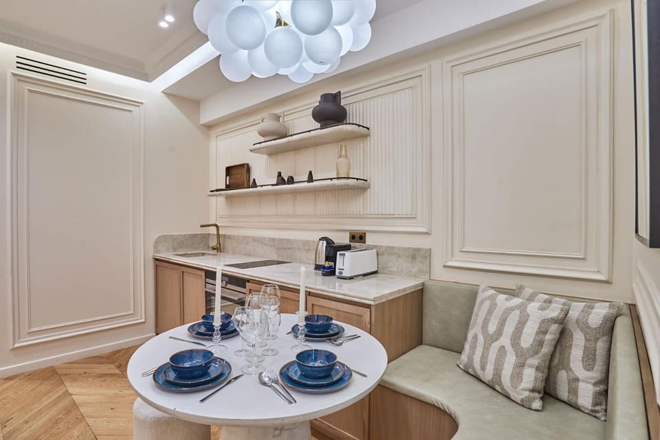 NEW/Suite Air-conditioned Opera/Louvre/ 2 BEDROOMS Resort in Paris