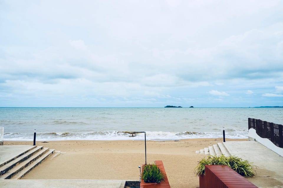 Beach No.16 Pool Villa Rayong Resort in Chon Buri Changwat