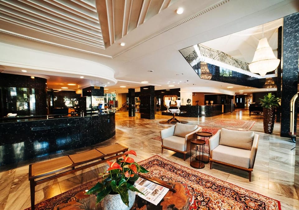 Shared lounge/TV area