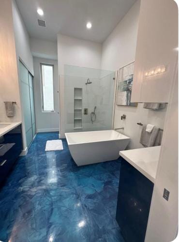 Luxurious Master Suite in Ocean Beach Hotel in Ocean Beach