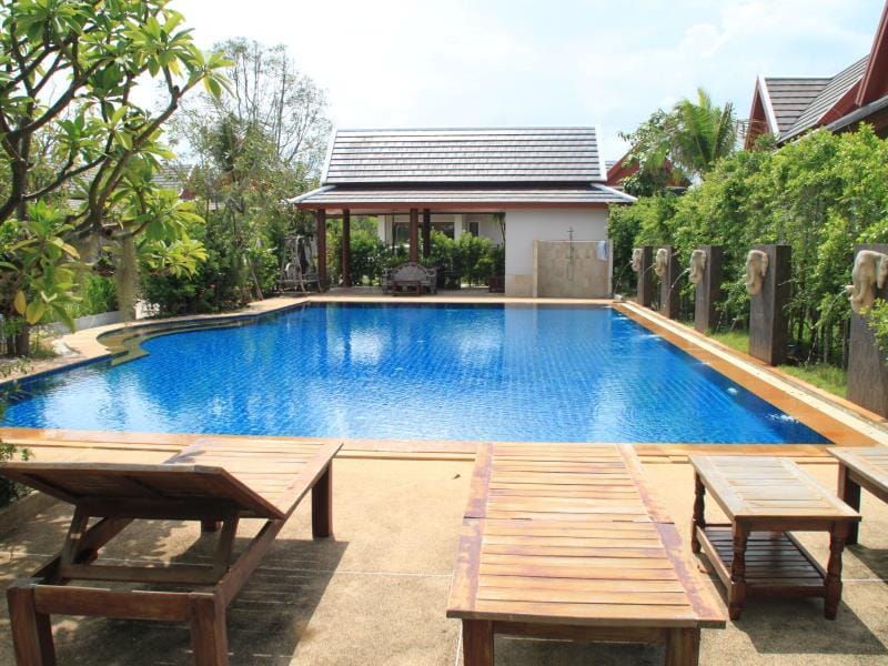 Swimming pool