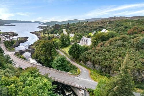 Lochinver Manse Bed and Breakfast Hotel in Scotland