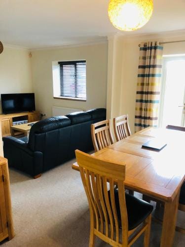 Canons Court Mews Lodge in Stroud District
