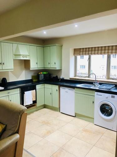 Canons Court Mews Lodge in Stroud District