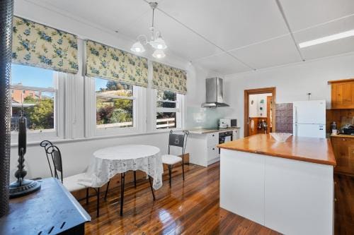 Franklin Lodge, Huon Valley, Tasmania, Lavender Room Hotel in Tasmania