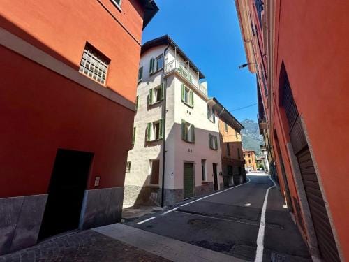 LarioNest Modern Suites in the City Center 5 min from the Station Hotel in Mandello del Lario