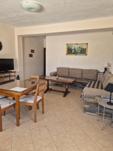 Kohil Guest House Hotel in Ksamil