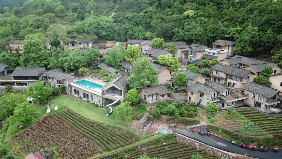 Wuyi Zizai Valley Homestay Hotel in Zhejiang