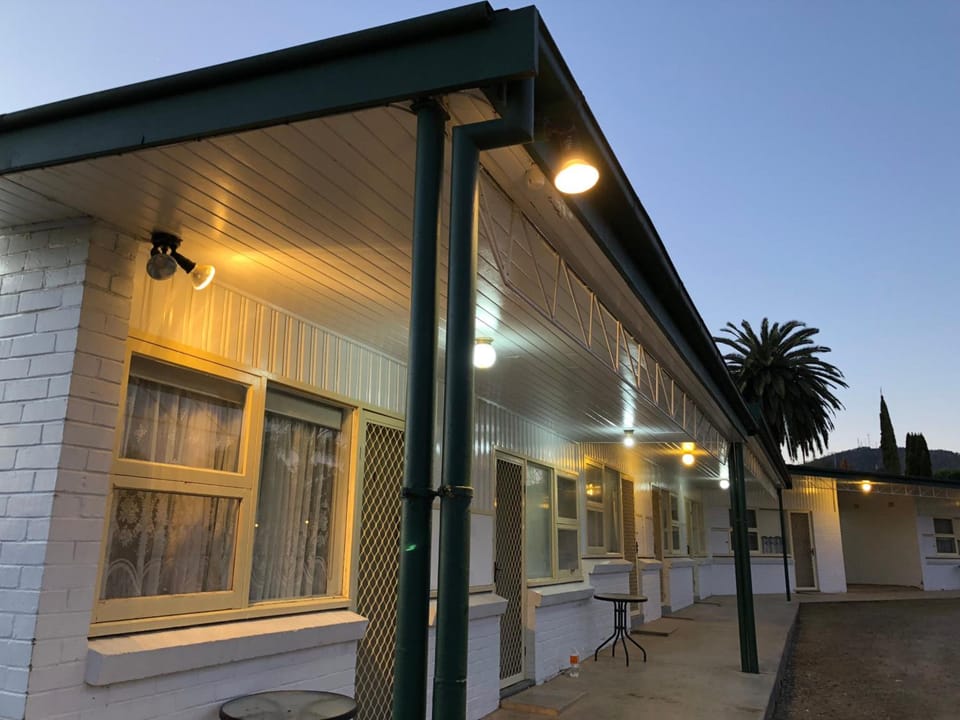 Green Door Motel Hotel in Albury