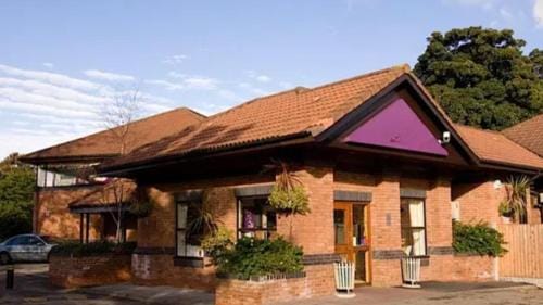Modern Ensuite in Queens Drive, West Derby, Liverpool Hotel in Liverpool
