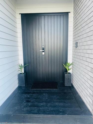 Modern One Bedroom Unit with Private Entrance Near Hunua Falls Hotel in Waikato