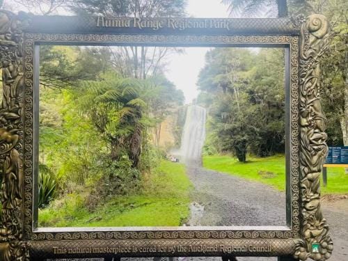 Modern One Bedroom Unit with Private Entrance Near Hunua Falls Hotel in Waikato