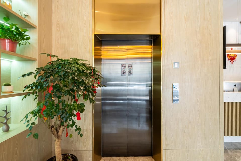 Weiting Hotel Shanghai Xujiahui Stadium Subway Station Branch Hotel in Shanghai