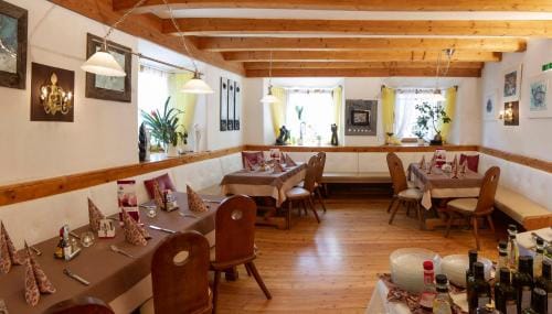 Gasthof zur Post Hotel in Tyrol