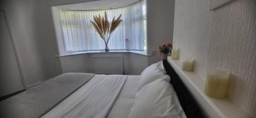 Room in House - Lovely Double bedroom near Manchester Airport Hotel in England